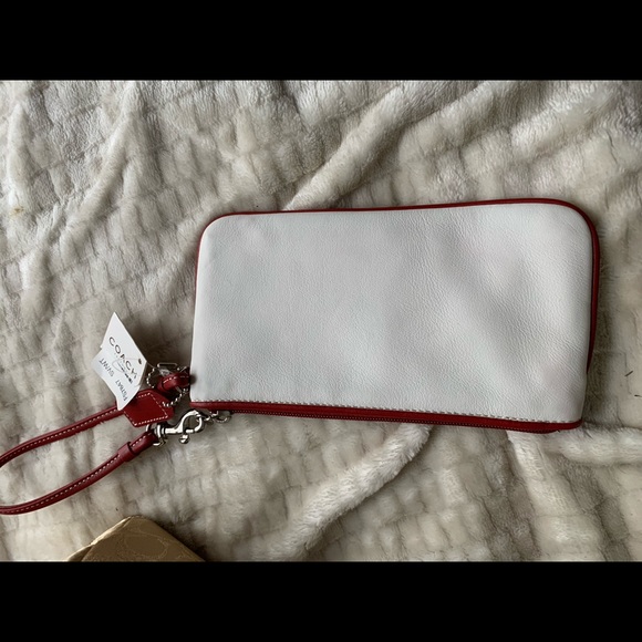 Coach NEW WITH TAGS, wristlet- pink + red hearts - Picture 2 of 3